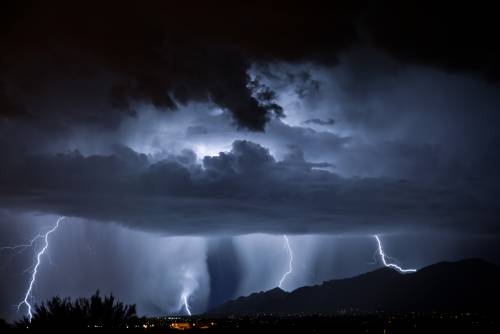 How Many Volts in an Average Lightning Strike?